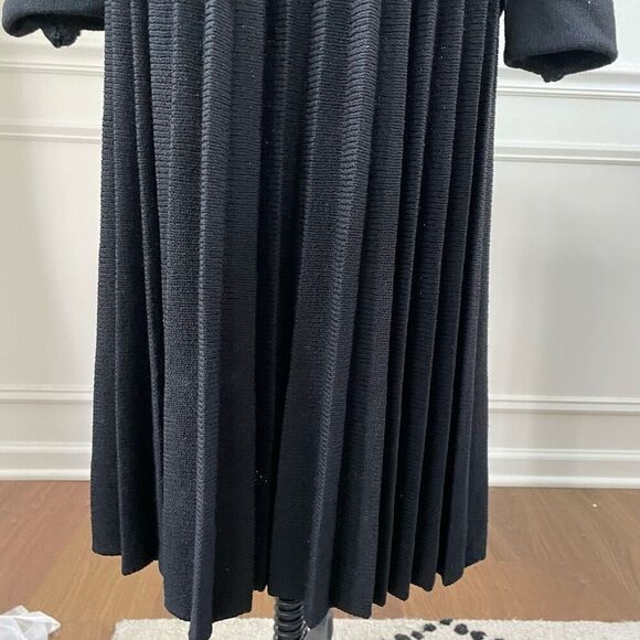 Vintage 70s St John 2pc Pleated Skirt Suit Set Santana Knit Black  4 - Picture 4 of 10